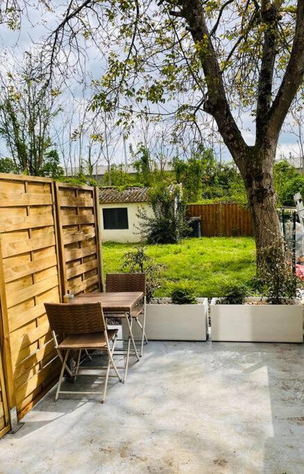 Le Belloc- Suberbe Appartement T1 Bis - Au Calme - Terrasse - Vue Jardin Αζάν Εξωτερικό φωτογραφία